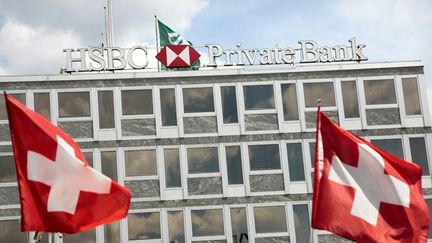 &nbsp; (Des perquisitions étaient en cours au siège de la banque, à Genève en Suisse. © Maxppp)