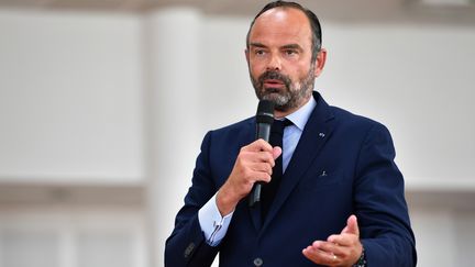 Edouard Philippe s'exprime dans une école, le 30 août 2019, au Muy (Var). (YANN COATSALIOU / AFP)