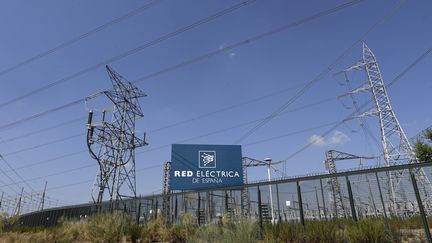 Une station de distribution d'électricité de la société espagnole Red Electrica à San Sebastián de los Reyes, près de Madrid (Espagne), en septembre 2021. (OSCAR DEL POZO / AFP)