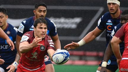 Antoine Dupont lors de la demi-finale franco-française de Champions Cup opposant le Stade Toulousain à l'Union Bordeaux-Bègles. (LIONEL BONAVENTURE / AFP)