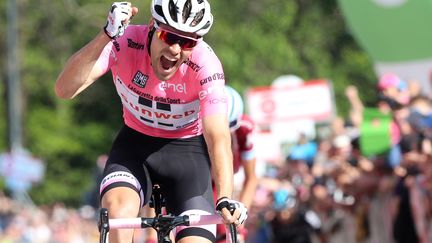 Tom Dumoulin s'est imposé en patron à Oropa.  (LUK BENIES / AFP)