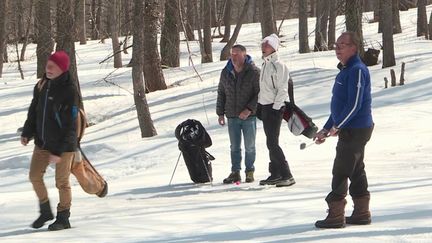 Direction les Alpes-de-Haute-Provence, à la découverte d’une discipline insolite et peu connue, le golf sur neige. Ce sport est né aux Etats-Unis, et il est de plus en plus tendance. (France 3)