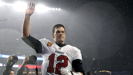 Le joueur de football américain Tom Brady&nbsp;après un match avec les&nbsp;Buccaneers de Tampa Bay, le 3 octobre 2021, à&nbsp;Foxborough (Massachusetts). (MADDIE MEYER / GETTY IMAGES NORTH AMERICA / AFP)