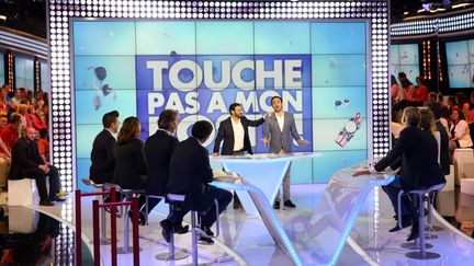 Le plateau de l'émission "Touche pas à mon poste", le 13 octobre 2014 à Boulogne-Billancourt (Hauts-de-Seine). (ARNAUD JOURNOIS / MAXPPP)