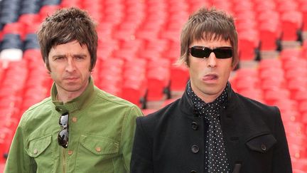 Oasis : Noel et Liam Gallagher en octobre 2008, avant la séparation.
 (Alpha Press / MaxPPP)