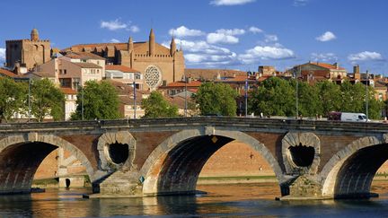 Le Pont-Neuf, &agrave; Toulouse (Haute-Garonne), class&eacute;e 4e dans le classement sur l'engegement des villes dans la lutte contre l'homophobie de deux associations.&nbsp; (JEAN-PIERRE LESCOURRET / GETTY IMAGES)