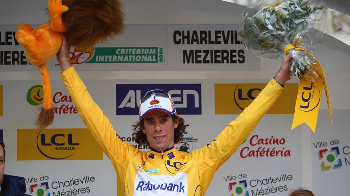 Laurens Ten Dam, l'un des rares &agrave; porter les cheveux longs, ici lors du&nbsp;crit&eacute;rium international &agrave; Charleville-Mezi&egrave;res, 29 mars 2008. (TOM SHAW / GETTY IMAGE EUROPE)