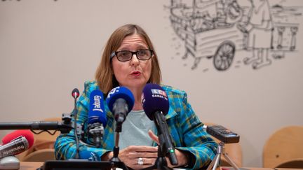 Anne Souyris, adjointe à la mairie de Paris en charge de la Santé, lors d'une conférence de presse à Paris, le 5 août 2019. (ERIC FEFERBERG / AFP)