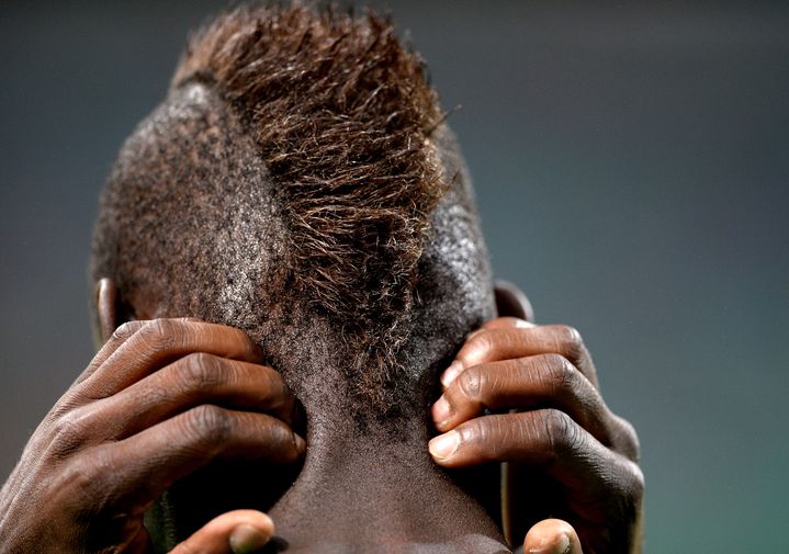 L'attaquant du Milan AC Mario Balotelli vu de dos, lors du match contre le PSV Eindhoven en barrage de la Ligue des champions, le 28 ao&ucirc;t 2013.&nbsp; (CLAUDIO VILLA / GETTY IMAGES EUROPE)