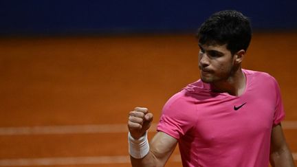 Le tennisman espagnol Carlos Alcaraz s'est imposé contre le Serbe Laslo Djere à Buenos Aires, le 15 février 2023. (LUIS ROBAYO / AFP)