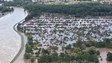 La dépression Boris qui s'abat sur l'Europe centrale a fortement touché le sud de la Pologne, où les rues sont gorgées d’eau. (France 2)