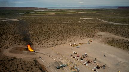 Le gisement de pétrole et de gaz de schiste de Vaca Muerta (Argentine), qui figure parmi les 33 "bombes climatiques" de TotalEnergies dénoncées par Greenpeace, ici le 9 décembre 2019. (EMILIANO LASALVIA / AFP)