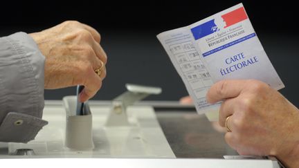 Photo d'illustration d'un vote en Bretagne, en novembre 2015.&nbsp; (FRED TANNEAU / AFP)