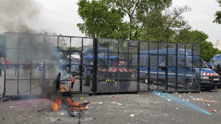 &nbsp; (D'importants moyens de police et de gendarmerie ont été déployés place de la Nation © MaxPPP)