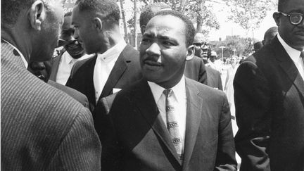 Martin Luther King arrivant à la Convention nationale démocrate de 1960, à Los Angeles. (LANDOV / MAXPPP)