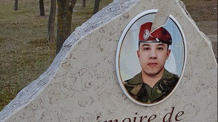 La stèle municipale honorant Abel Chennouf, le soldat tué par Mohamed Merah a été dégradée. (ALBERT CHENNOUF)