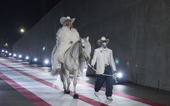 Beyoncé à son arrivée au concert de la mi-temps du match de Noël de la NFL à Houston (Texas, Etats-Unis), le 25 décembre 2024. (JULIAN DAKDOUK - PARKWOOD ENTERTAINMENT)