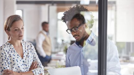 En 2014, les salariées du privé gagnaient&nbsp;en moyenne 14% de moins de l’heure que leurs collègues masculins en 2014, selon des chiffres de l'Insee. (CAIA IMAGE / SCIENCE PHOTO LIBRARY / NEW / AFP)