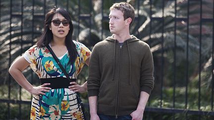 Mark Zuckerberg et sa femme, Priscilla, vont organiser, chez eux,&nbsp;une r&eacute;union de lev&eacute;e de fonds pour le gouverneur r&eacute;publicain du New Jersey. (YI YANG SH / IMAGINECHINA / AFP)