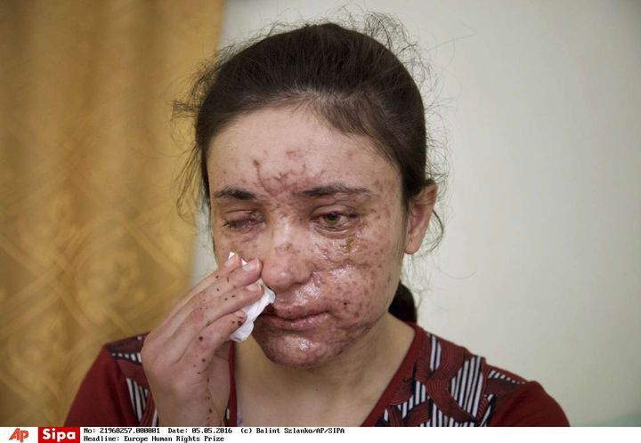 Lamia Haji Bachar, jeune femme yézidie, l'une des deux lauréates du prix&nbsp;Sakharov 2016, le 5 mai 2016. (BALINT SZLANKO / AP / SIPA)