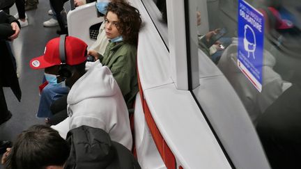 Le masque n'est plus obligatoire dans les transports en commun depuis lundi 16 mai 2022 en France. (PHILIPPE MODOL / RADIO FRANCE)