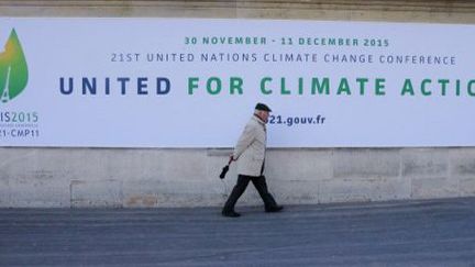 Une affiche annonçant la prochaine Conférence sur le climat fin 2015 à Paris, un rendez-vous qui se veut décisif dans la lutte contre le réchauffement climatique.