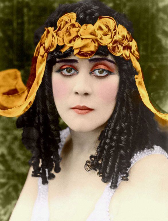 Theda Bara dans "Cléopatre" (1917) de J. Gordon Edwards
 (Wolf Tracer Archive / Photo12)