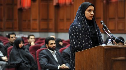 L'Iranienne Reyhaneh&nbsp;Jabbari, lors de son proc&eacute;s, &agrave; T&eacute;h&eacute;ran (Iran), le 15 d&eacute;cembre 2008.&nbsp; (GOALARA SAJADIEH / DPA / AFP)