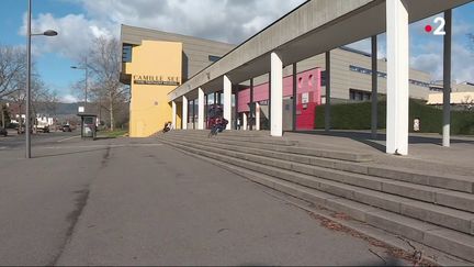 Crèches, primaires, collèges et lycées vont fermer à partir du lundi 9 mars pendant deux semaines dans ces deux départements pour enrayer la propagation du Covid-19. (France 2)