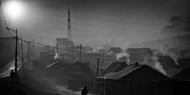 Paysage d’hiver à Bayan Khoshuu, un quartier déshérité (aussi appelé quartier de yourtes) situé à l’ouest d’Oulan-Bator
 (Olivier Laban-Mattei / The Mongolian Project / MYOP)