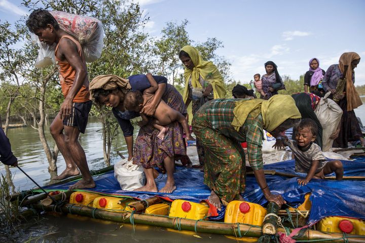 Les Rohingyas de Birmanie fuient le pays pour le Bangladesh - novembre 2017
 (CRÉDITARNAUD FINISTRE / HANS LUCAS)