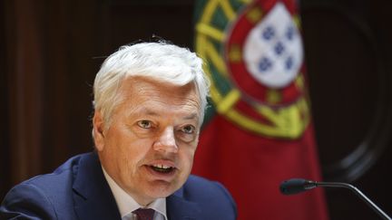 Le commissaire européen à la Justice Didier Reynders répond à des questions au Parlement portugais à Lisbonne (Portugal), le 18 mai 2023. (JOSE SENA GOULAO / EPA/ LUSA / MAXPPP)