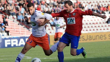 Abdelhamid Elkaoutari (Montpellier) barré par Mickael Colloredo (Ajaccio)