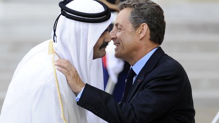 Nicolas Sarkozy accueille l'&eacute;mir du Qatar, Hamad Ben Khalifa Al-Thani, le 1er septembre 2011 &agrave; l'Elys&eacute;e, &agrave; Paris. (MIGUEL MEDINA / AFP)