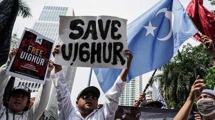 Une manifestation demandant la "libération des Ouïghours", à Jakarta en Indonésie, le 21 décembre 2019. (ANTON RAHARJO / ANADOLU AGENCY / AFP)