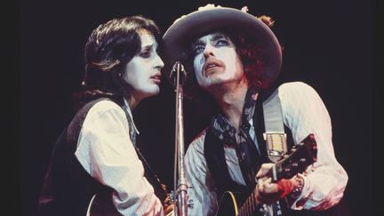 Joan Baez et Bob Dylan en 1975 sur la tournée Rolling Thunder Review, dans le film Rolling Thunder Review : a Bob Dylan Story by Martin Scorsese. (NETFLIX)