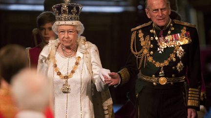 La reine d'Angleterre ouvre la session parlementaire &agrave; Westminster, le 9 mai 2012. (RICHARD POHLE / POOL)