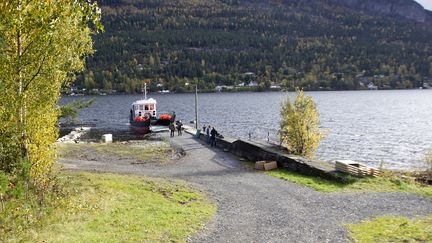 Cette photo prise le 3 octobre 2011 montre le ferry que&nbsp;Anders Behring Breivik a utilis&eacute; pour se rendre &agrave; l'&icirc;le Utoeya le 22 Juillet 2011 o&ugrave; il a perp&eacute;tr&eacute; un massacre. (TERJE BENDIKSBY /AFP)