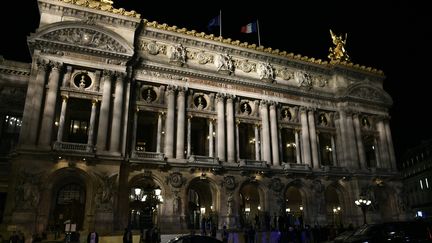 Le Palais Garnier pendant la nuit à Paris, le 20 septembre 2019. (STEPHANE DE SAKUTIN / AFP)