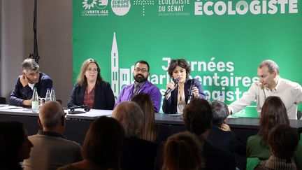 Guillaume Gontard, Cyrielle Chatelain, Syamak Agha Babaeë, Mélanie Vogel et David Cormand au journées parlementaires des écologistes à Strasbourg, le 7 octobre 2022. (LAURENT REA / MAXPPP)