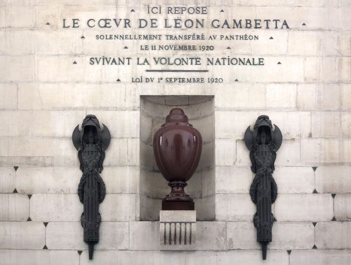 L'urne contenant le c&oelig;ur de L&eacute;on Gambetta, au Panth&eacute;on.&nbsp; (CHRISTOPHE LEHENAFF / PHOTONONSTOP / AFP)