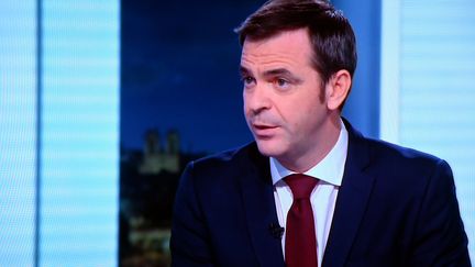 Le ministre de la Santé, Olivier Véran, invité mardi 29 décembre du 20h de France 2. (ALEXANDRE MARCHI / MAXPPP)