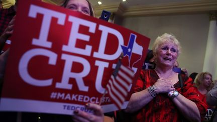 C'est passé de justesse au Texas. Une supportrice du sénateur républicain Ted Cruz célèbre la réélection&nbsp;de son candidat face au démocrate Beto O'Rourke, à Houston, le 6 novembre 2018. (JUSTIN SULLIVAN / GETTY IMAGES / AFP)