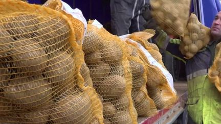 Pommes de terre : un agriculteur propose sa production en vente directe (France 2)