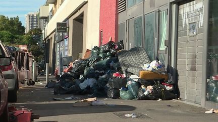 Bouches-du-Rhône : des éboueurs réquisitionnés pour débarrasser Marseille de ses déchets (FRANCE 2)