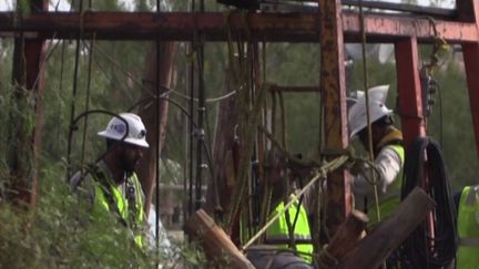 Mexique : dix mineurs toujours coincés sous terre dans une mine inondée