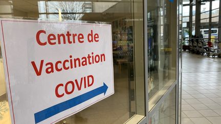 Début des vaccins contre le coronavirus à l'hôpital de Niort (Deux-Sèvres), le 7 janvier 2021. (NOÉMIE GUILLOTIN / RADIOFRANCE)