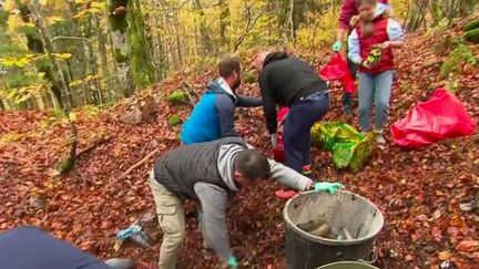 Un taureau dans la foule, un ramassage de déchets dans les Vosges … 24 heures d’actualités en France