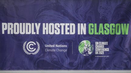 Affiche de la COP26, près du Scottish Event Campus qui doit accueillir la 26e&nbsp;conférence sur le climat, COP26 qui se déroulera du 31 octobre au 12 novembre 2021 en Ecosse. Glasgow, le 1er septembre 2021.&nbsp; (EWAN BOOTMAN / NURPHOTO)