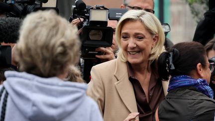 La cheffe de file des députés RN Marine Le Pen lors d'une visite à Hénin-Beaumont (Nord), le 14 juin 2024. (DENIS CHARLET / AFP)